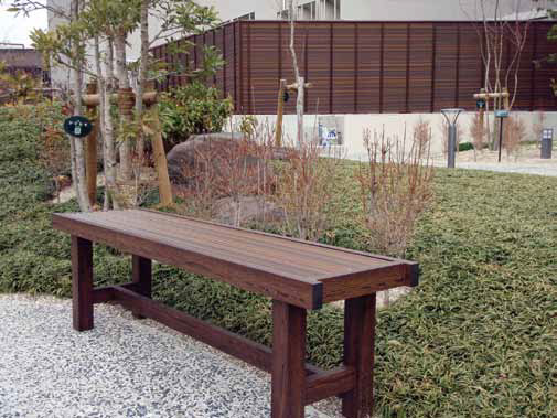 縁台　燻竹（人工竹）　グローベン製の設置例3